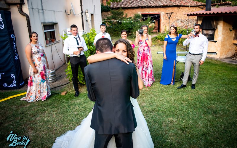 Fotos de boda en Iglesia. Ceremonia de los novios en Estollo