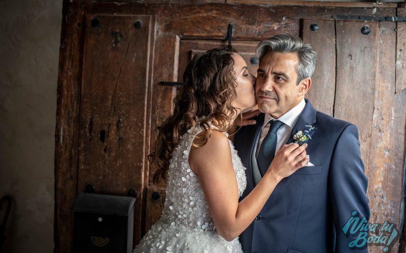 Fotos de boda en Iglesia. Ceremonia de los novios en Estollo