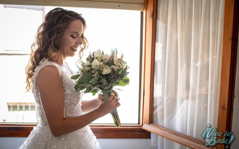 Fotos de boda en Iglesia. Ceremonia de los novios en Estollo